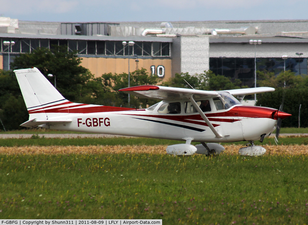 F-GBFG, Reims F172N Skyhawk C/N 1688, Taxiing for a new light flight