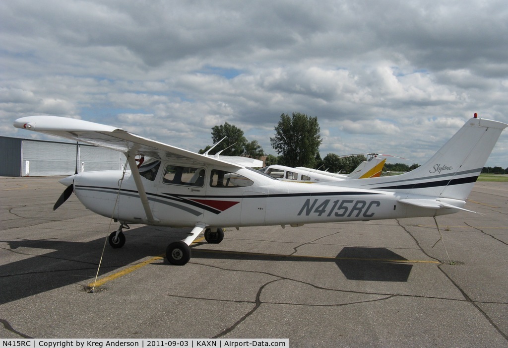 N415RC, 1998 Cessna 182S Skylane C/N 18280302, Cessna 182S Skylane on the line.