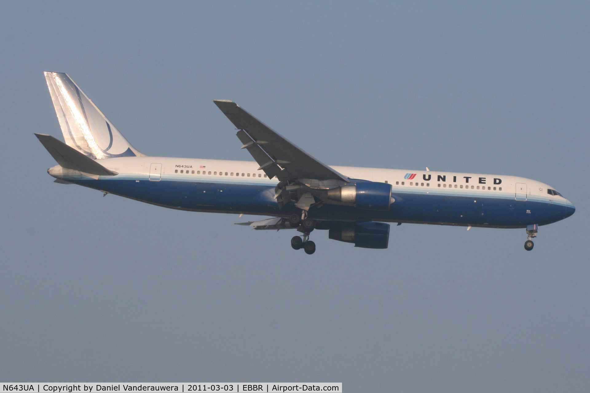 N643UA, 1991 Boeing 767-322/ER C/N 25093, Arrival of flight UA972 to RWY 02
