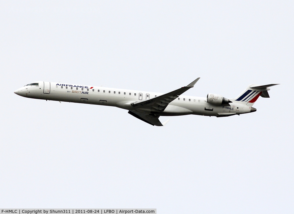 F-HMLC, 2010 Bombardier CRJ-1000EL NG (CL-600-2E25) C/N 19006, Taking off from rwy 32R