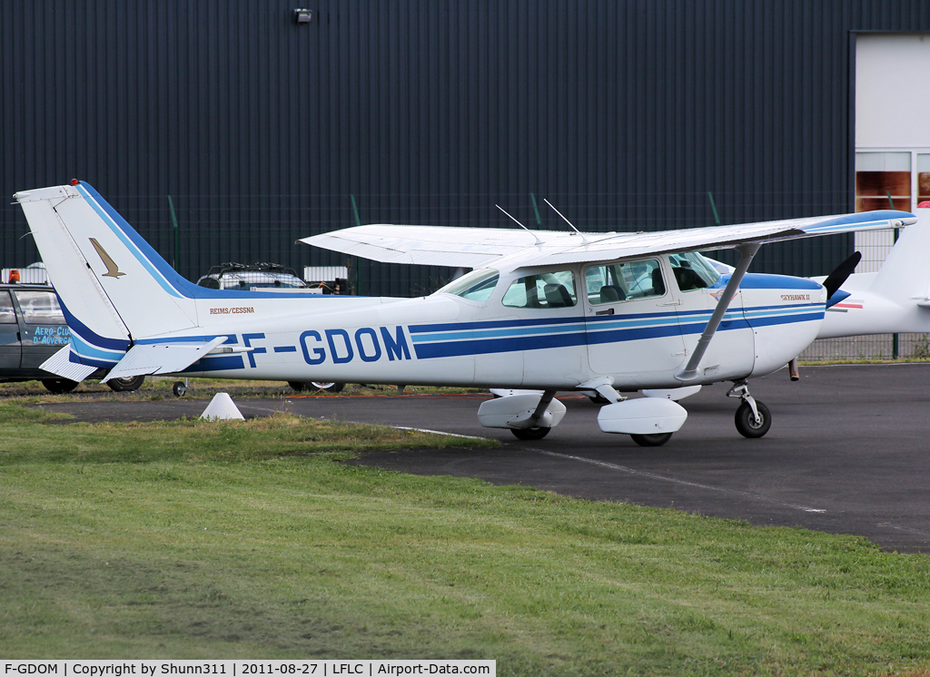 F-GDOM, Reims F172P C/N 2216, Parked at the Airclub...