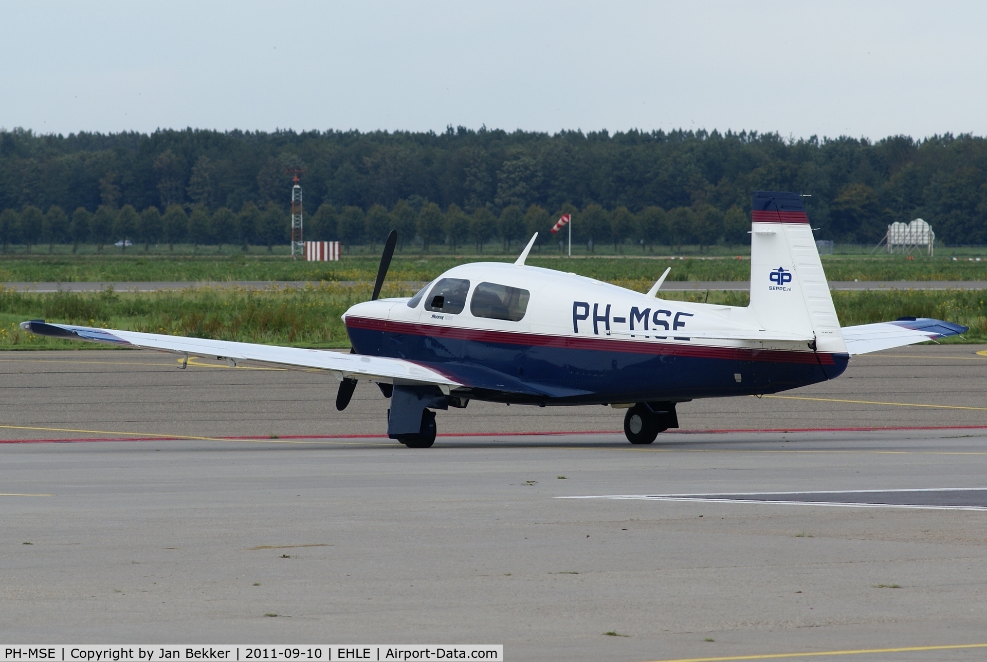 PH-MSE, 1995 Mooney M20J 201 C/N 24-3359, Platform Lelystad