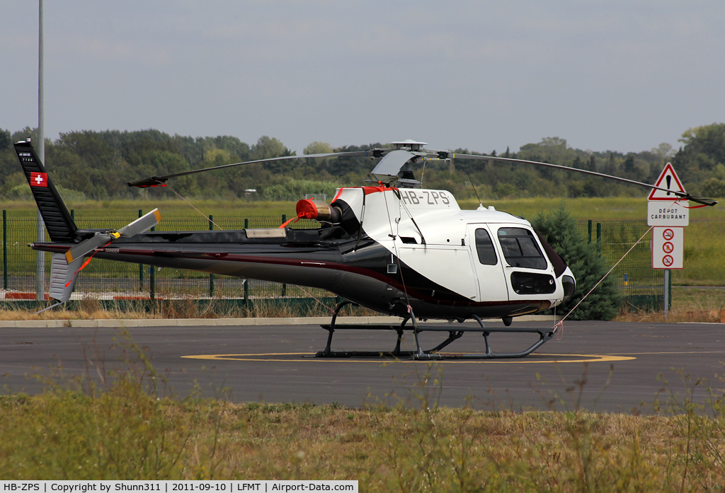 HB-ZPS, 2011 Eurocopter AS-350BA Ecureuil C/N 7146, Parked...