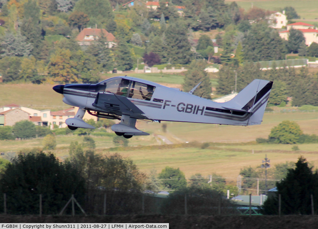 F-GBIH, Robin DR-400-160 Chevalier C/N 1327, On take off...