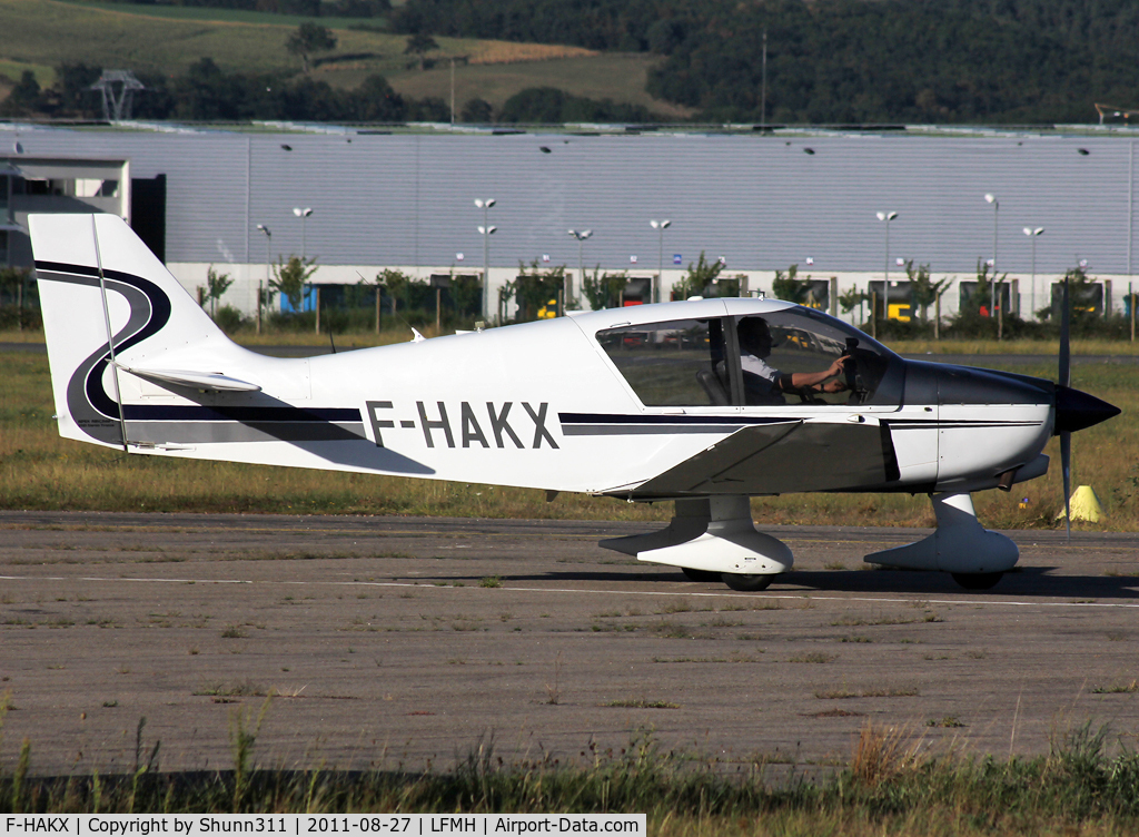 F-HAKX, Robin DR-400-120 C/N 2586, Departing for a new light flight...