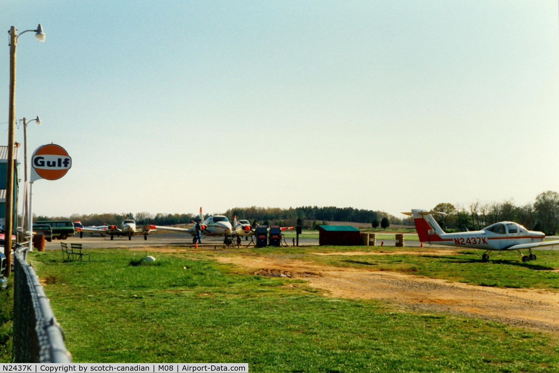 N2437K, 1979 Piper PA-38-112 Tomahawk C/N 38-79A0634, 1979 Piper PA-38-112 N2437K at Bolivar Aviation, William L. Whitehurst Field, Bolivar, TN - April 1989