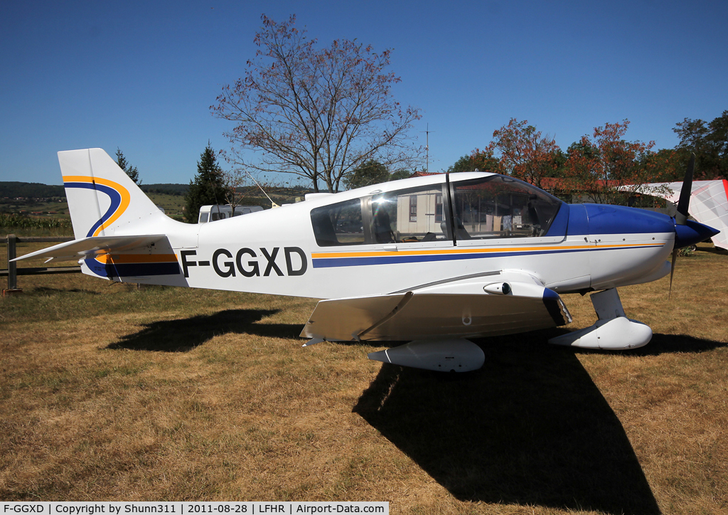 F-GGXD, Robin DR-400-120 Dauphin 2+2 C/N 1882, Parked...