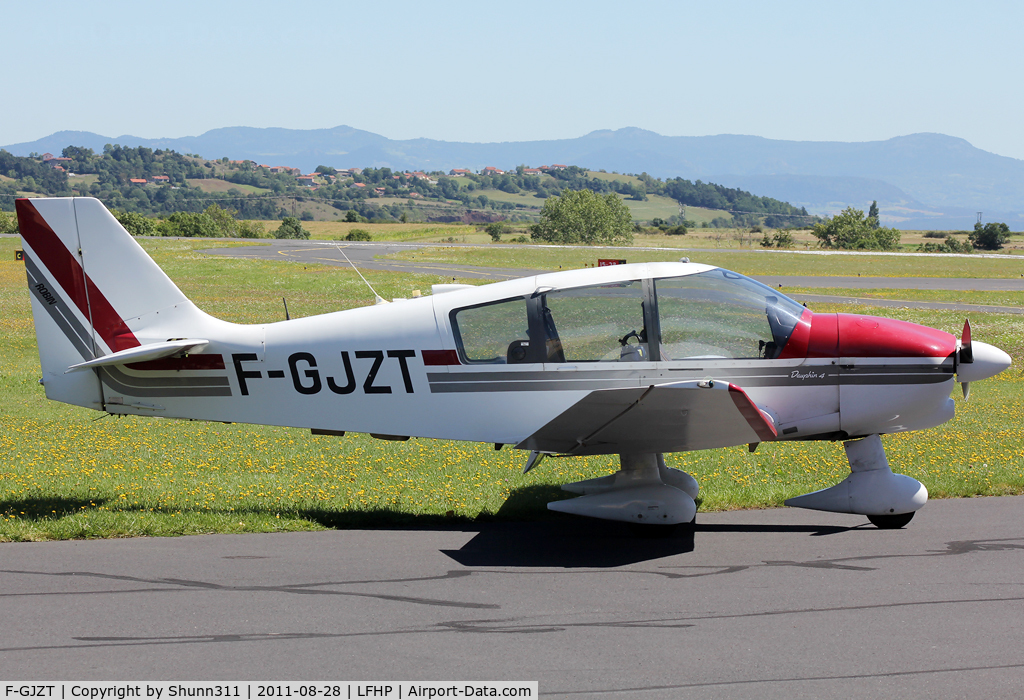 F-GJZT, Robin DR-400-140B Major C/N 2025, Parked...