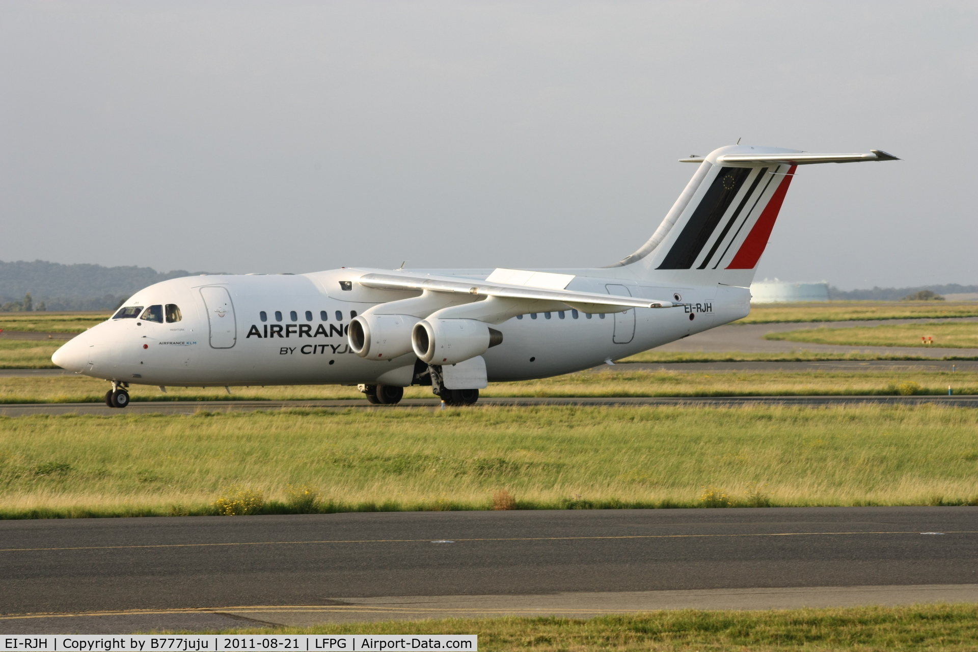EI-RJH, 1999 BAE Systems Avro 146-RJ85 C/N E.2345, whis new peint