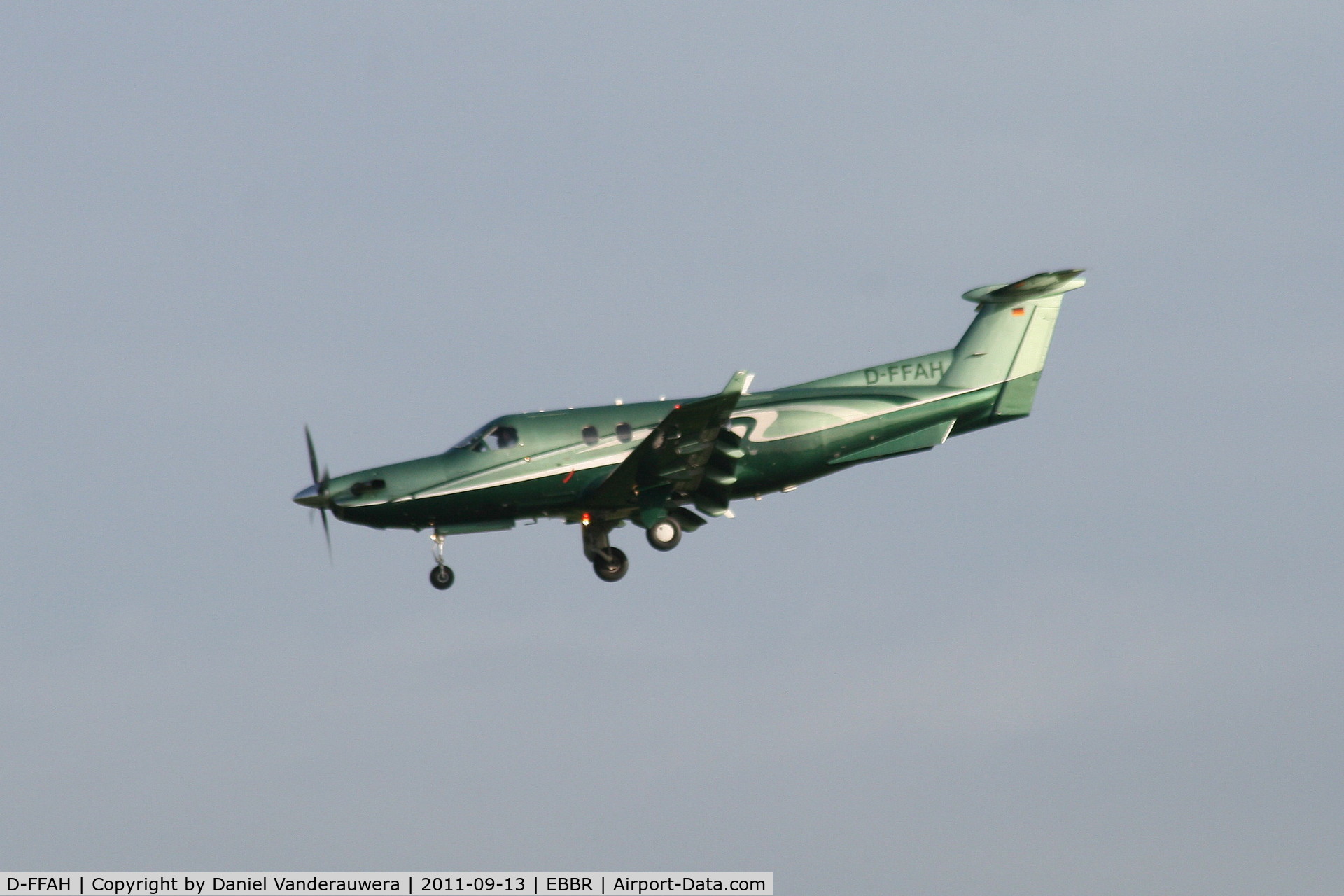 D-FFAH, 2005 Pilatus PC-12/45 C/N 677, Descending to RWY 25L