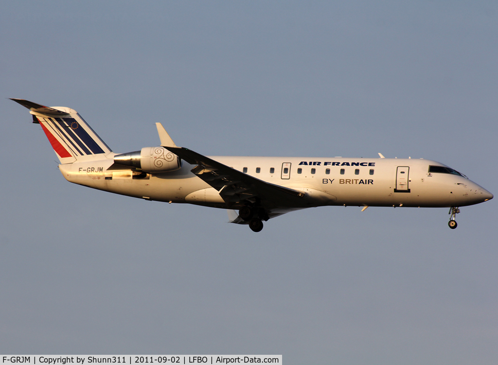 F-GRJM, 1998 Canadair CRJ-100ER (CL-600-2B19) C/N 7222, Landing rwy 14R with all new logos...