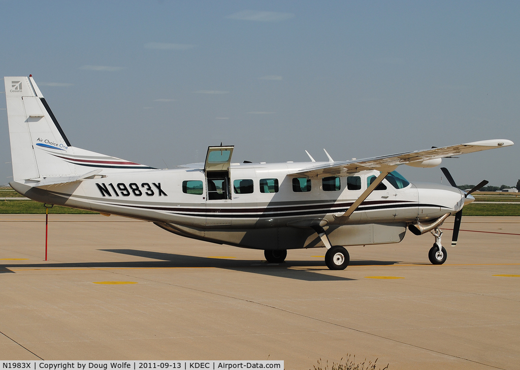 N1983X, 2003 Cessna 208B Grand Caravan C/N 208B1013, Air Choice One flight 181 at Decatur, Illinois moments after arriving from Chicago O'Hare.