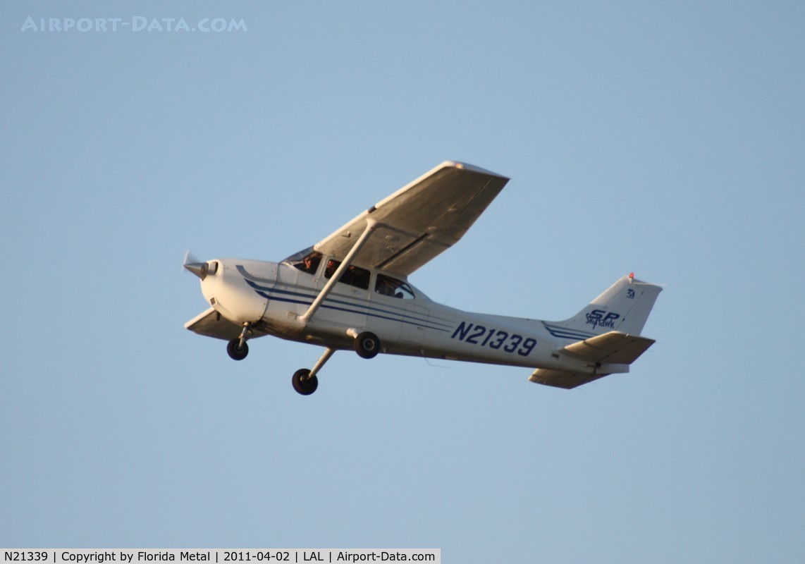 N21339, 2003 Cessna 172S C/N 172S9551, C172S