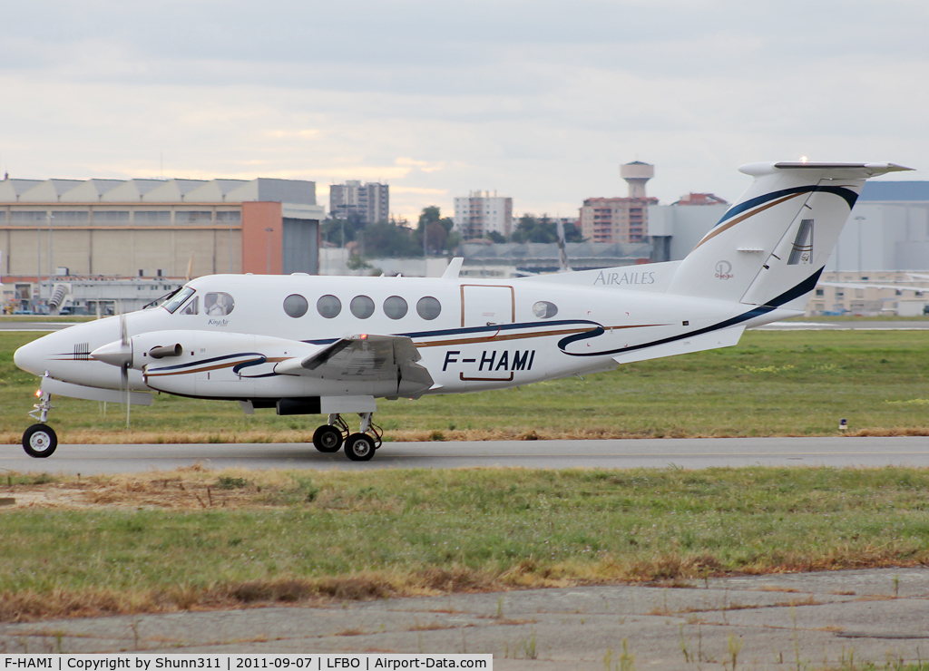 F-HAMI, 2004 Raytheon B200 King Air C/N BB-1874, Taxiing holding point rwy 32R for departure...