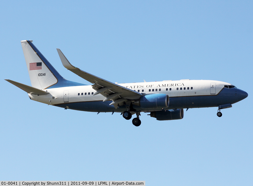 01-0041, 2002 Boeing C-40B (737-7FD BBJ) C/N 33080, Landing rwy 31R