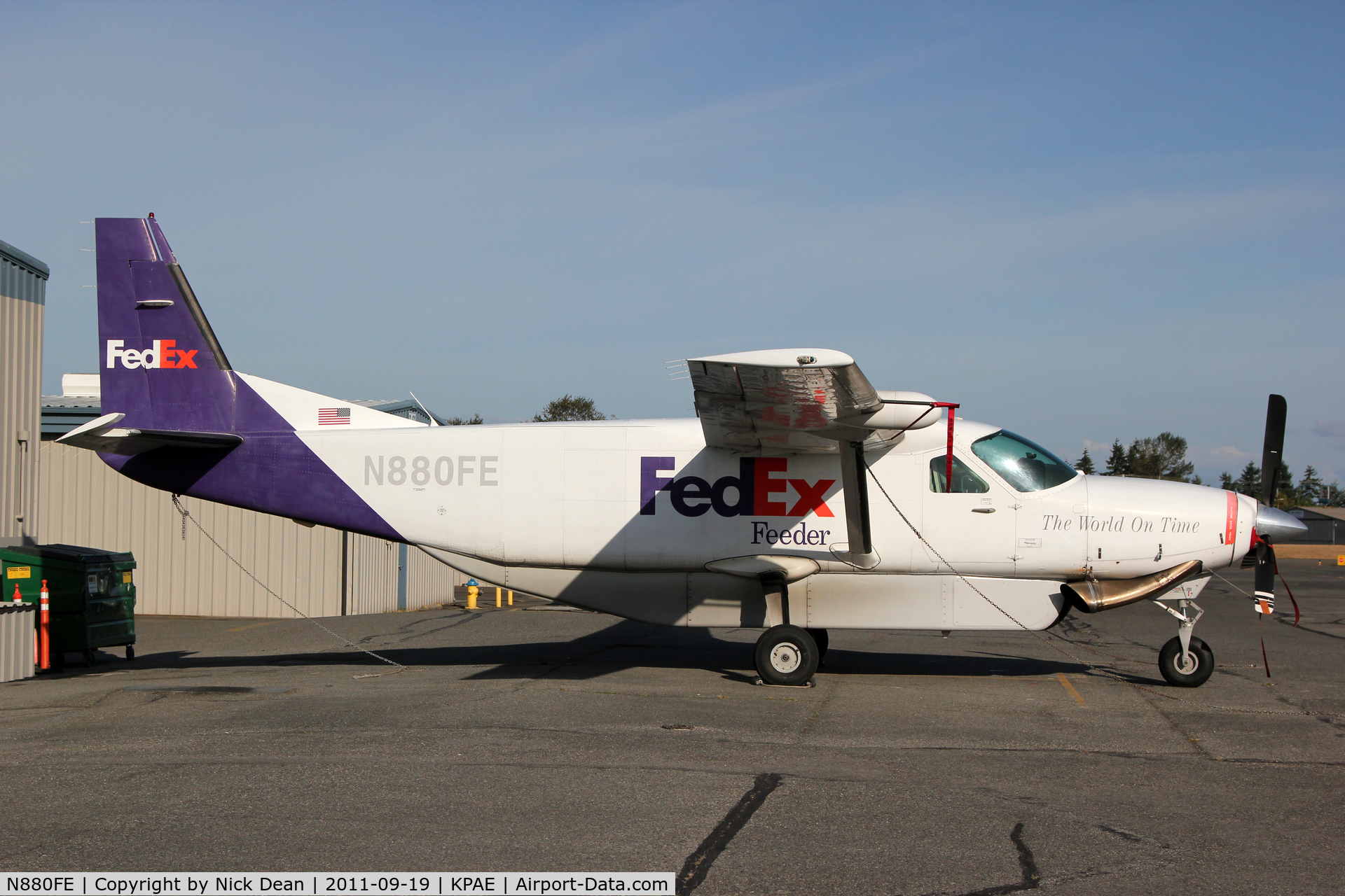 N880FE, 1990 Cessna 208B C/N 208B0215, KPAE/PAE