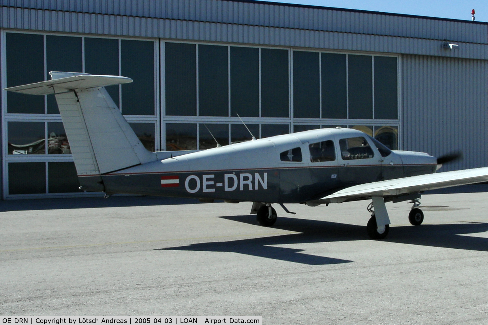 OE-DRN, 1979 Piper PA-28RT-201 Arrow IV C/N 28R7918050, taxi for fuel