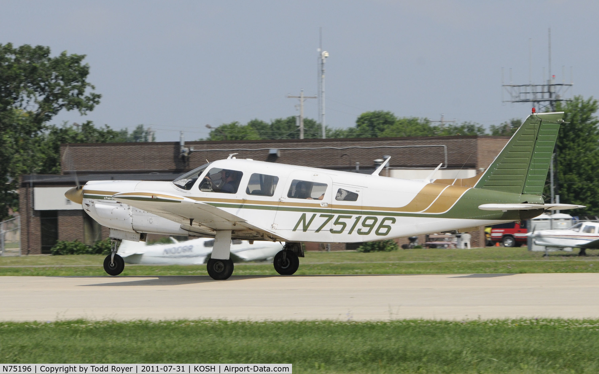 N75196, 1976 Piper PA-32R-300 Cherokee Lance C/N 32R-7680278, AIRVENTURE 2011
