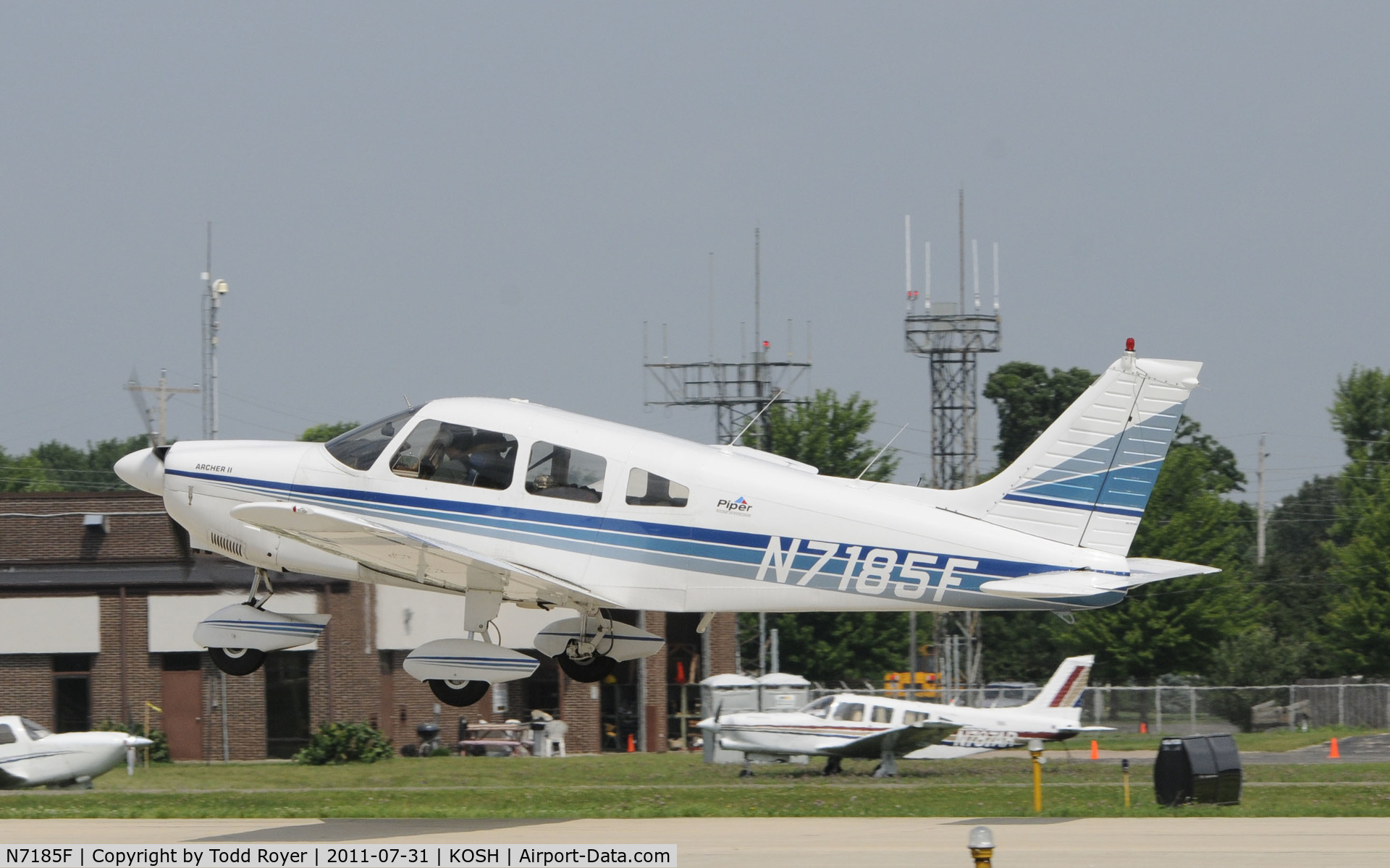 N7185F, 1976 Piper PA-28-181 Archer C/N 28-7790186, AIRVENTURE 2011