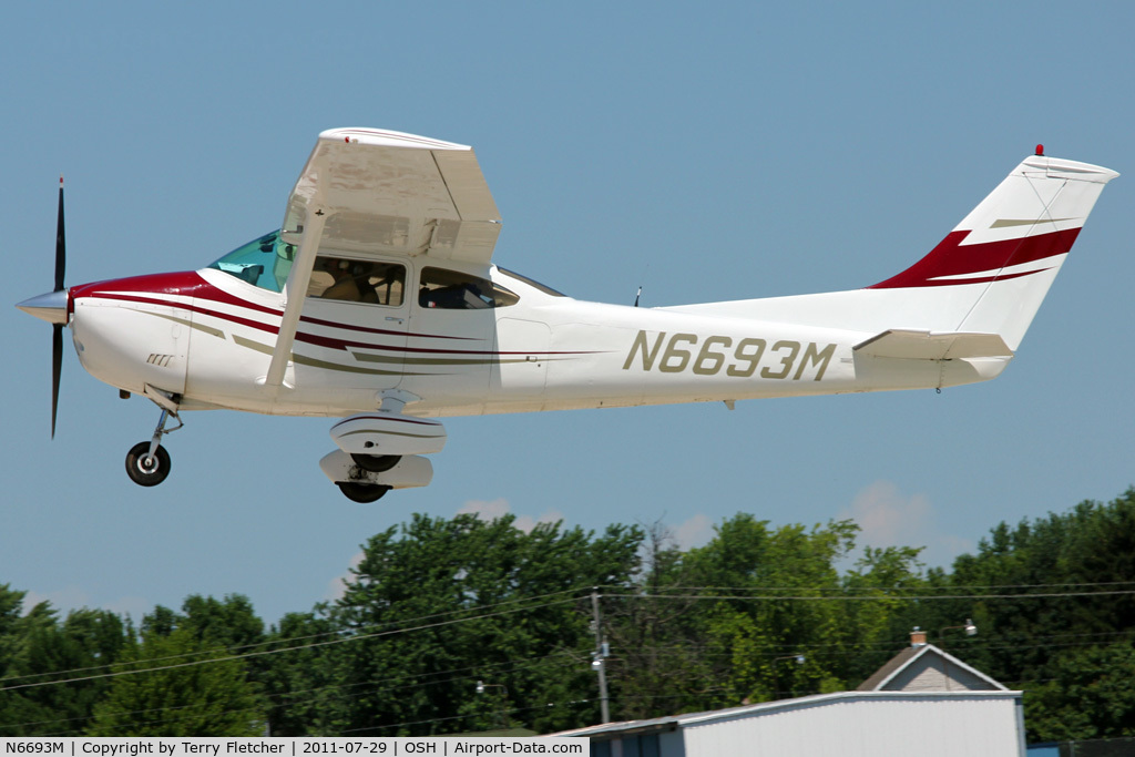 N6693M, 1975 Cessna 182P Skylane C/N 18263803, At 2011 Oshkosh