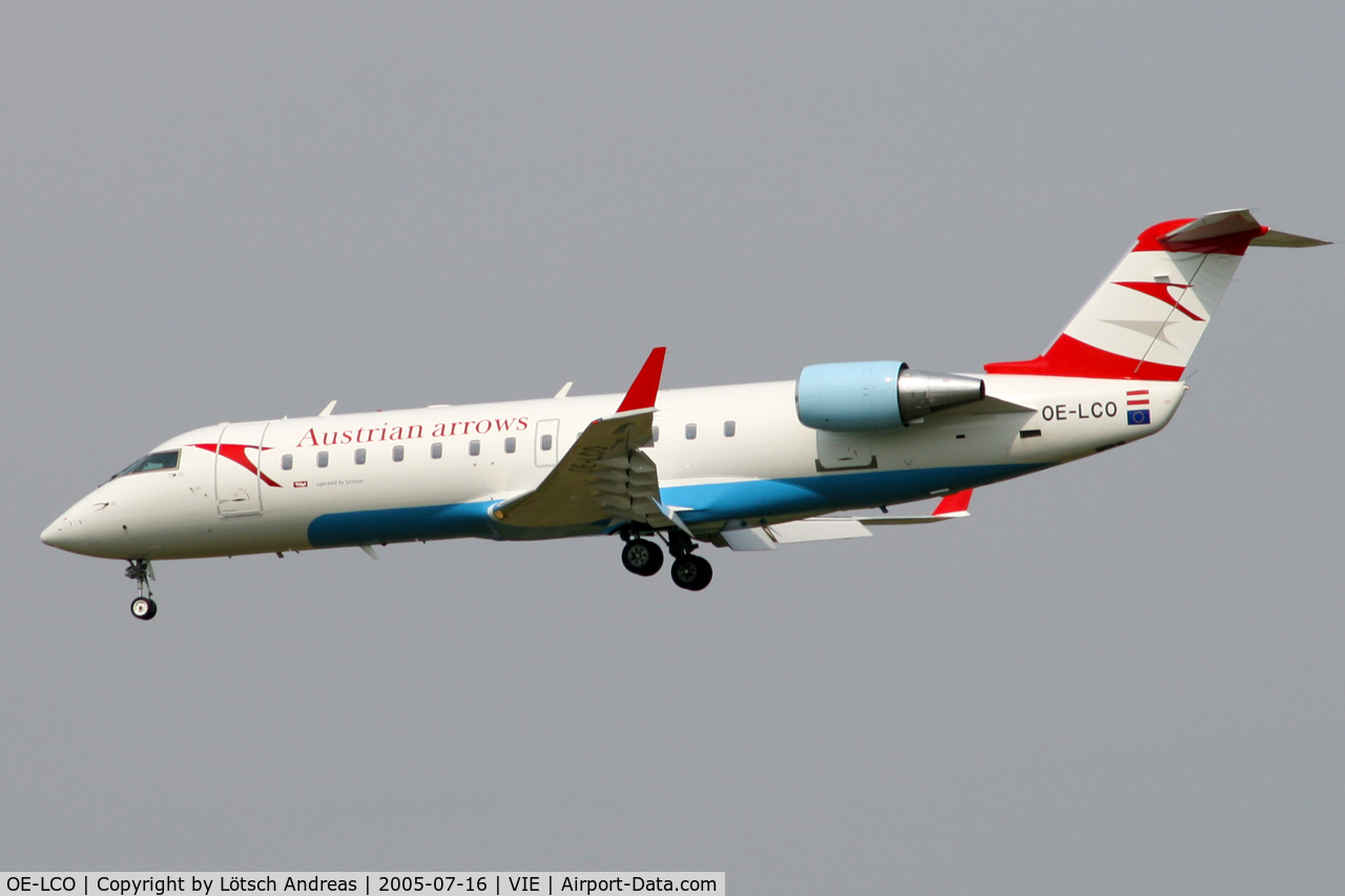 OE-LCO, 2000 Canadair CRJ-200LR (CL-600-2B19) C/N 7371, approach