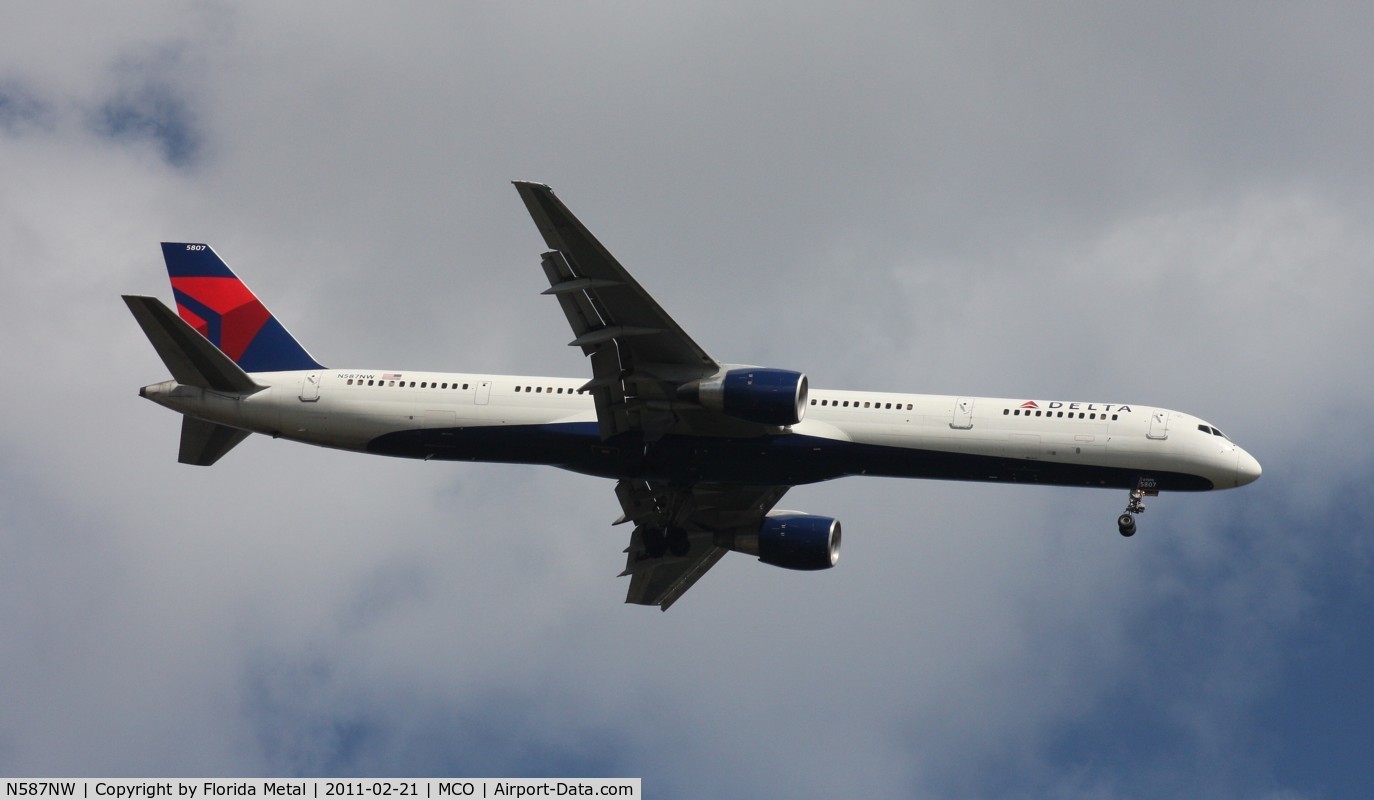 N587NW, 2002 Boeing 757-351 C/N 32986, Delta 757-300