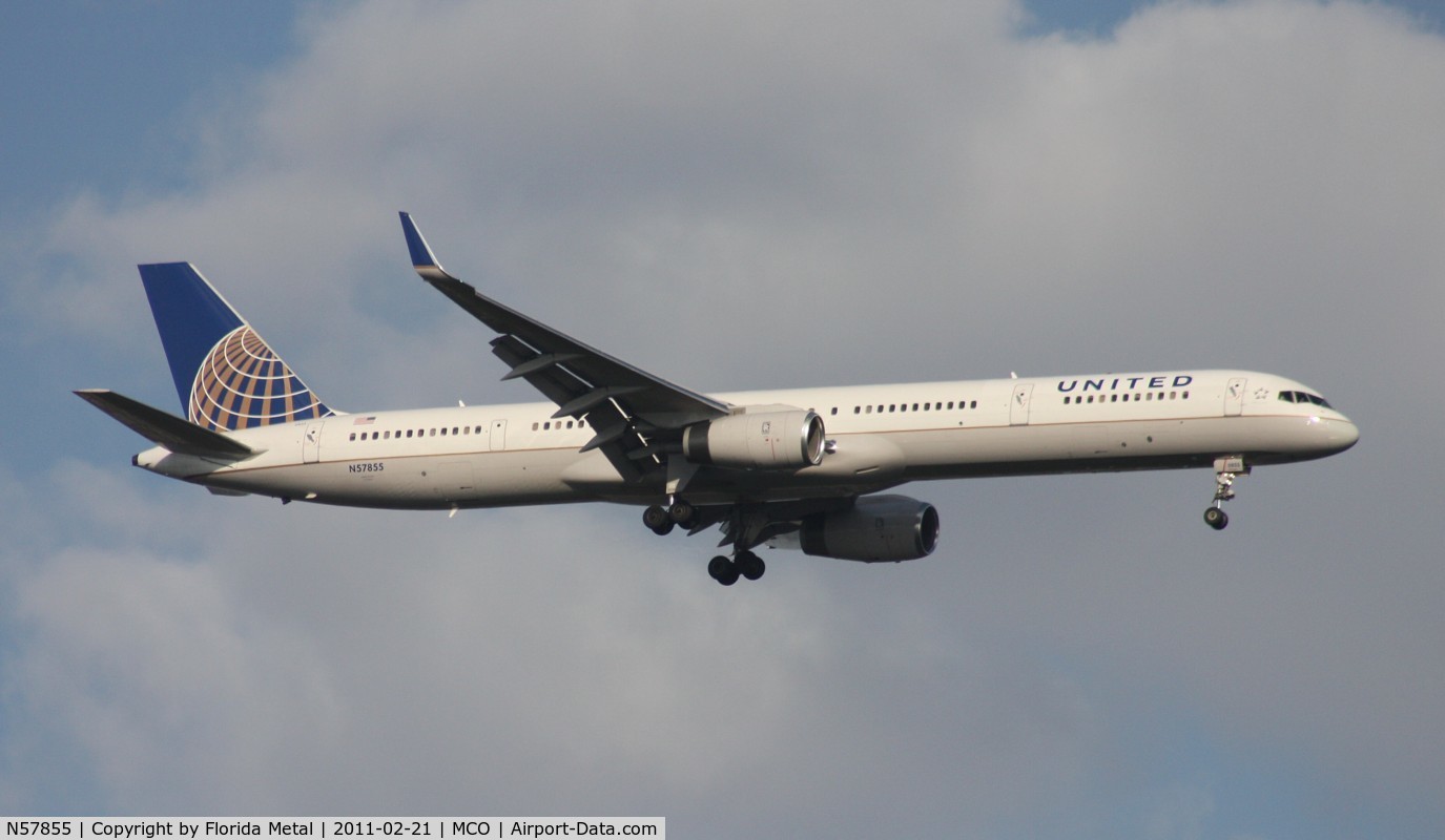 N57855, 2004 Boeing 757-324 C/N 32814, United 757-300