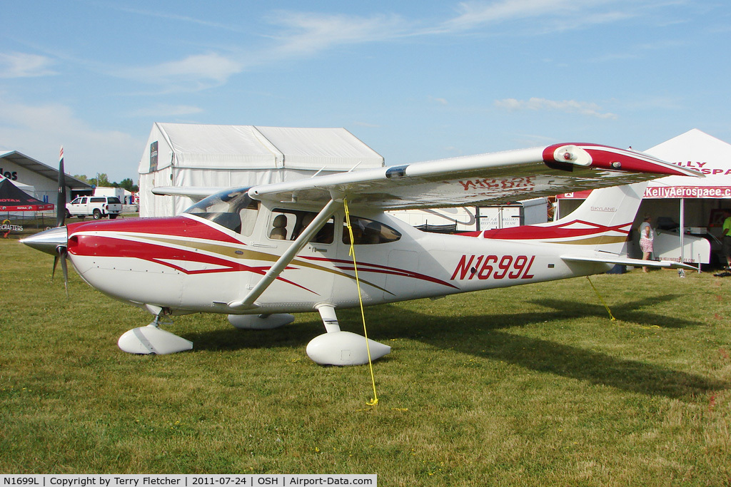 N1699L, 2007 Cessna 182T Skylane C/N 18282008, On static display at 2011 Oshkosh