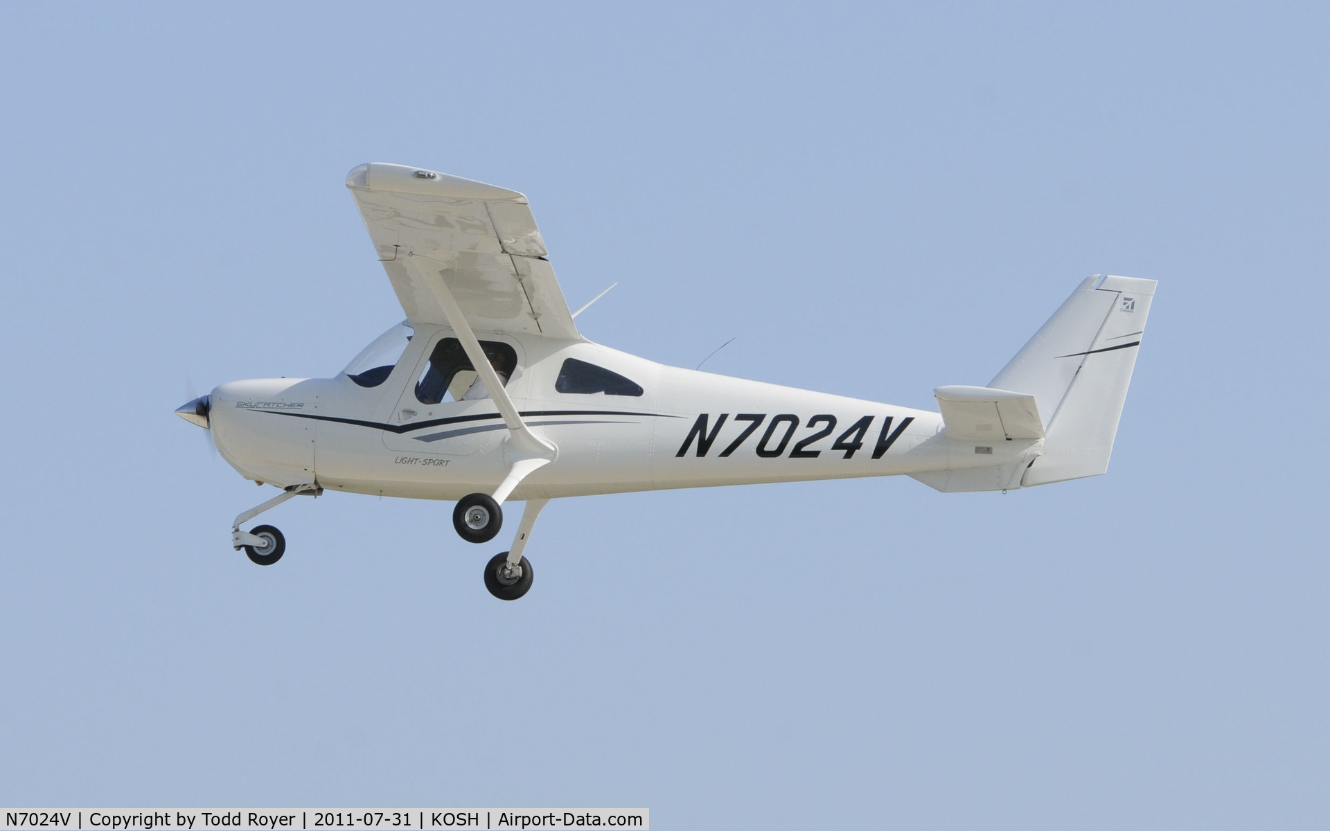 N7024V, Cessna 162 Skycatcher C/N 16200066, AIRVENTURE 2011