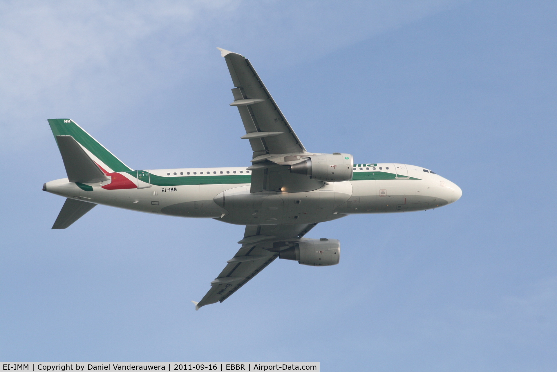 EI-IMM, 2011 Airbus A319-111 C/N 4759, Flight AZ151 is climbing from RWY 07R