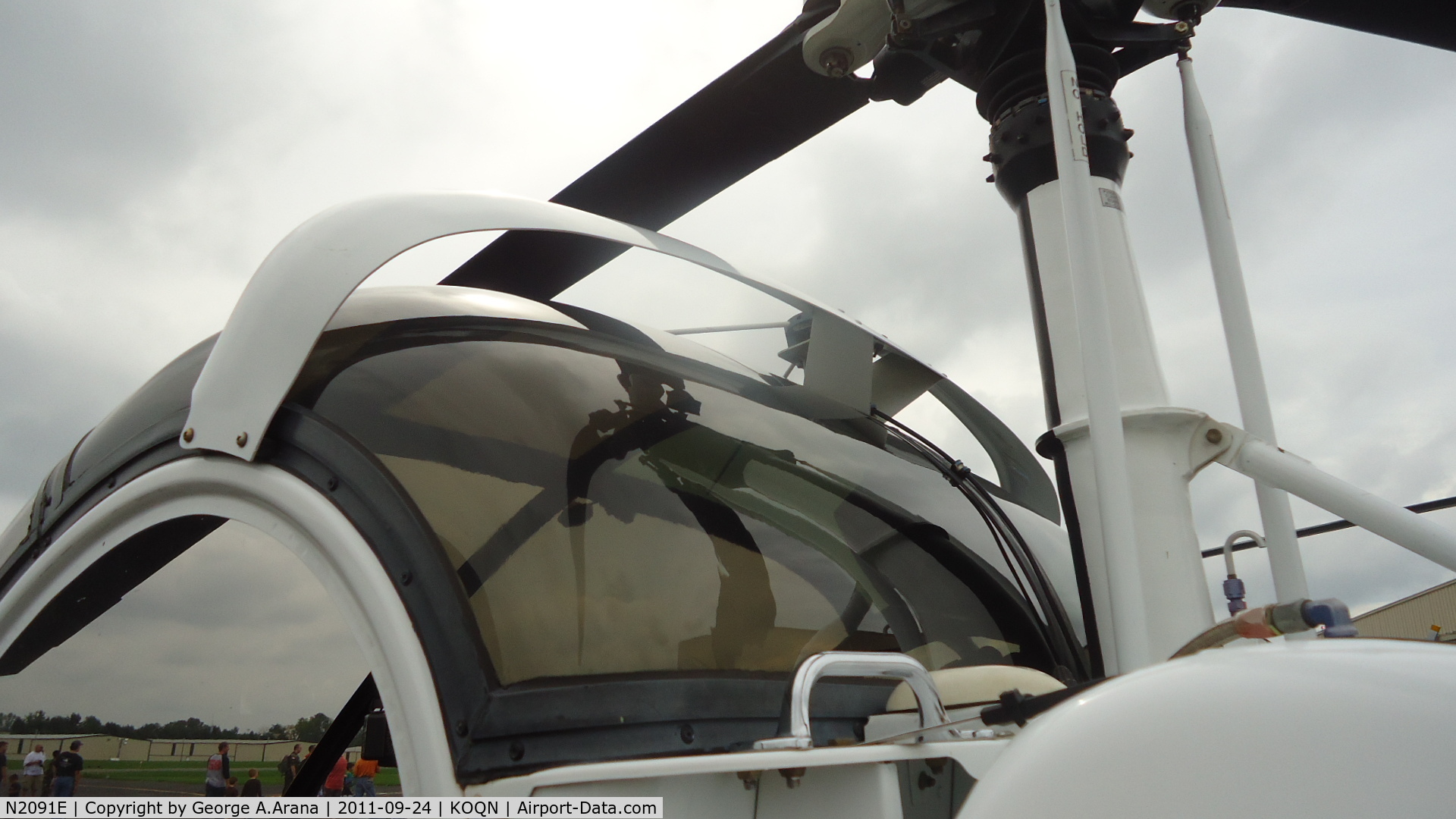 N2091E, 2002 Schweizer 269C C/N S1837, Rear glass and main rotor