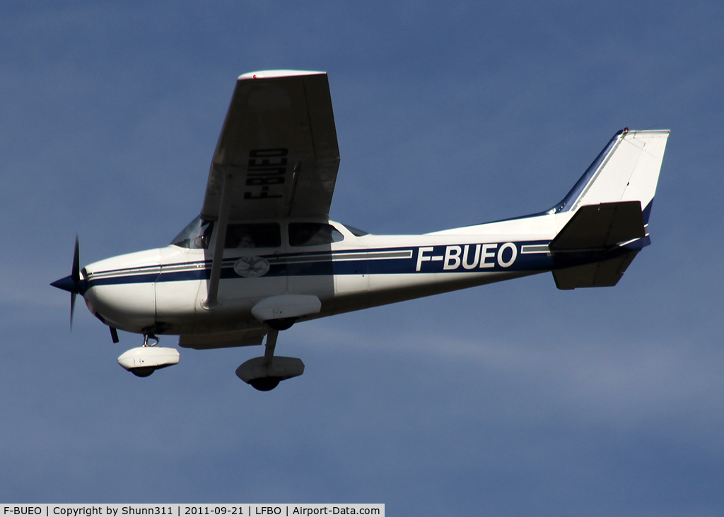 F-BUEO, Reims F172M Skyhawk Skyhawk C/N 1136, Landing rwy 32L