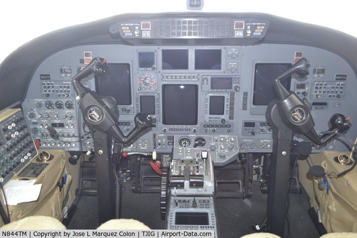 N844TM, 2004 Cessna Cittation Encore 560 C/N 560-0660, Cockpit