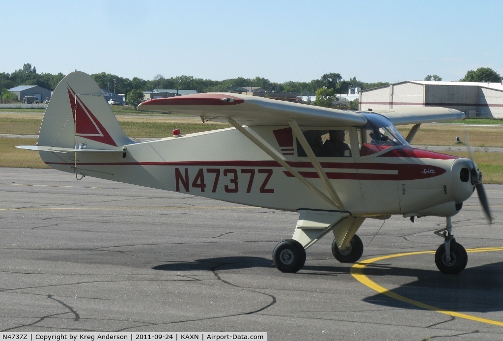 N4737Z, 1961 Piper PA-22-108 Colt C/N 22-8288, Piper PA-22-108 Colt taxiing to the fuel pump.