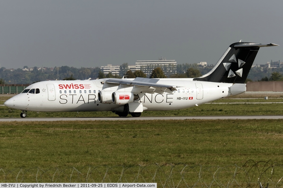 HB-IYU, 2000 British Aerospace Avro 146-RJ100 C/N E3379, decelerating after touchdown