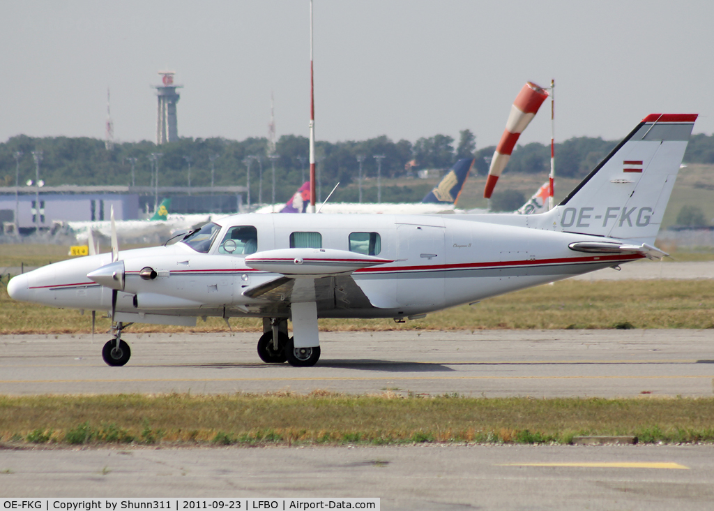 OE-FKG, 1980 Piper PA-31T-620 Cheyenne II C/N 31T-8020036, Taxiing holding point rwy 32R for departure after maintenance...