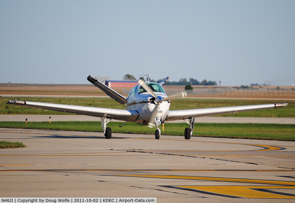 N46JJ, 1981 Beech V35B Bonanza C/N D-10375, Moments after landing and heading to a hanger at Decatur, Illinois.