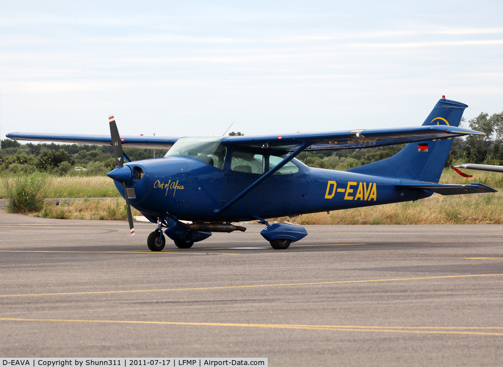 D-EAVA, Cessna 182M Skylane Skylane C/N 18259806, Parked...