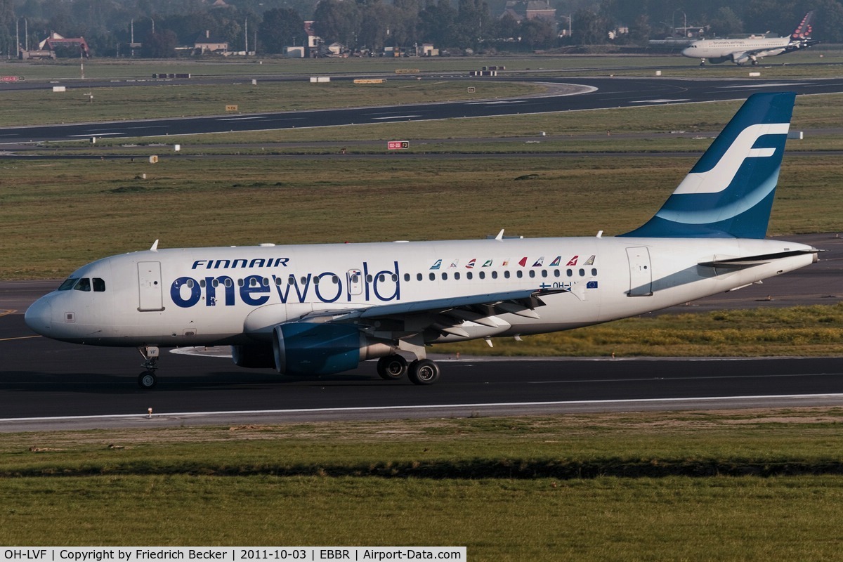 OH-LVF, 2002 Airbus A319-112 C/N 1808, decelerating after touchdown