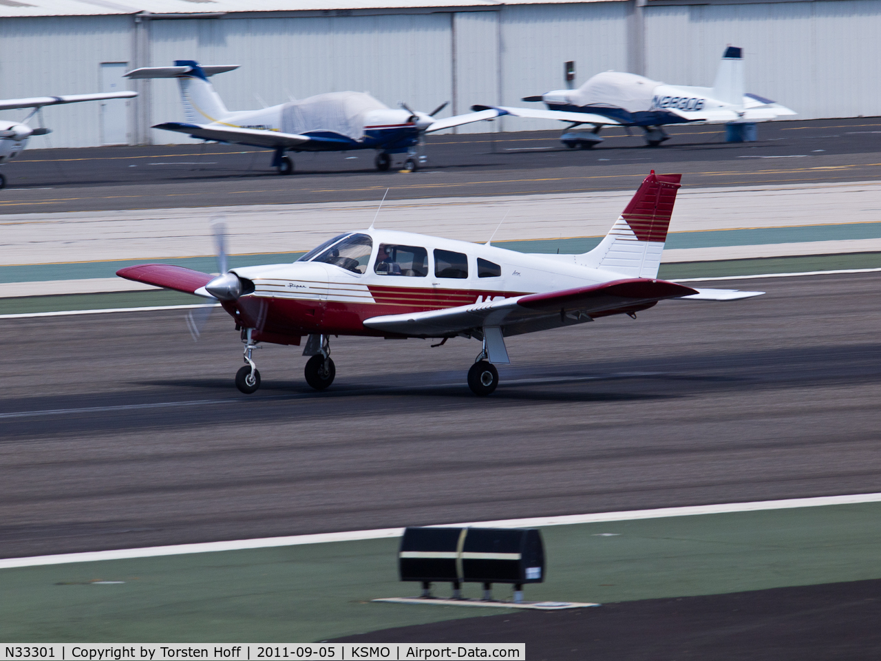 N33301, 1975 Piper PA-28R-200 Arrow C/N 28R-7535130, N33301 arriving on RWY 21