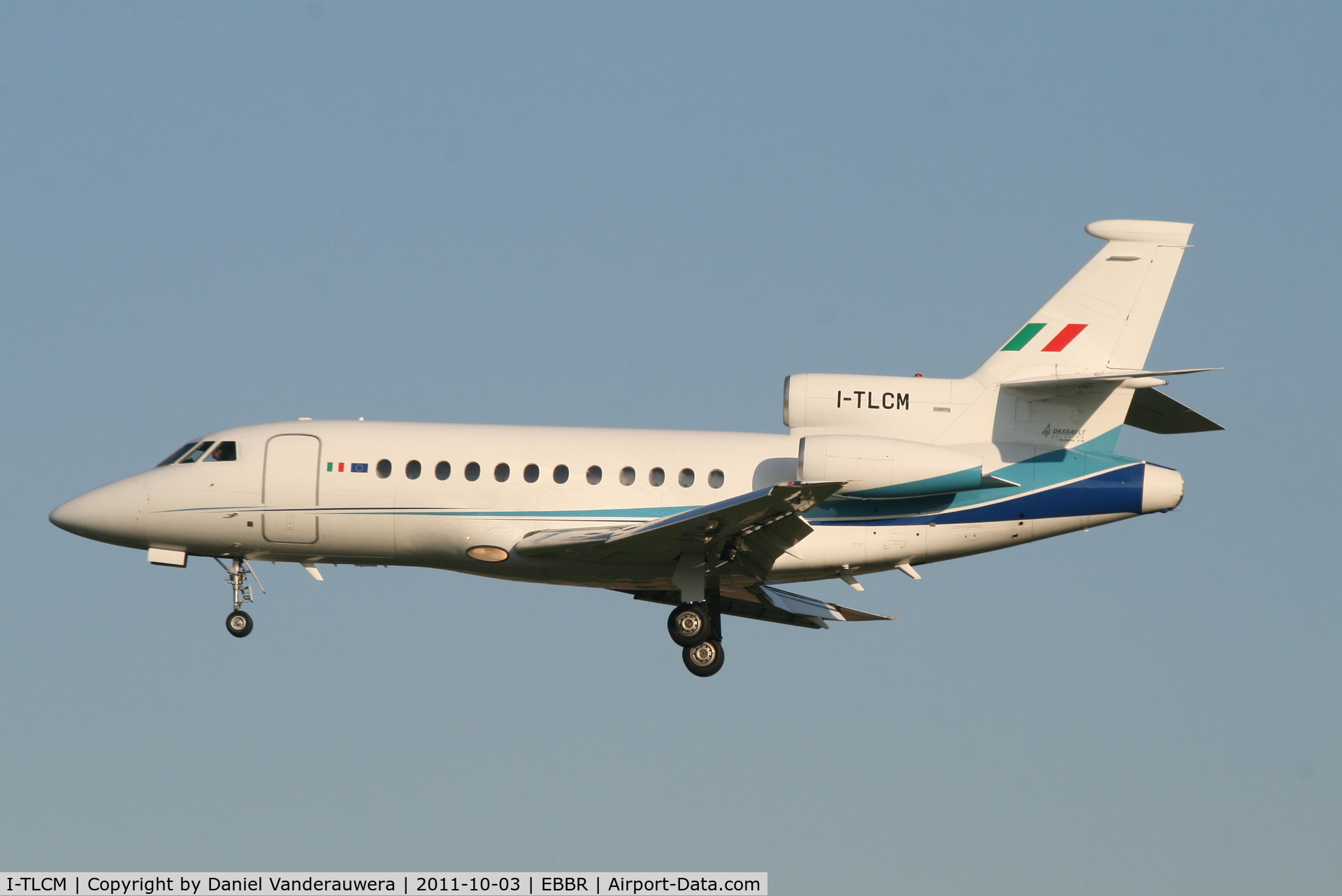 I-TLCM, 1990 Dassault Falcon 900 C/N 81, Arrival to RWY 25L