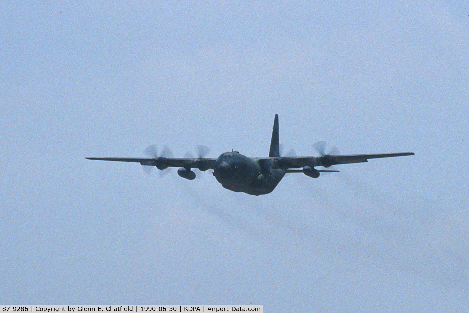 87-9286, 1987 Lockheed C-130H Hercules C/N 382-5127, Fly-by across runway 33