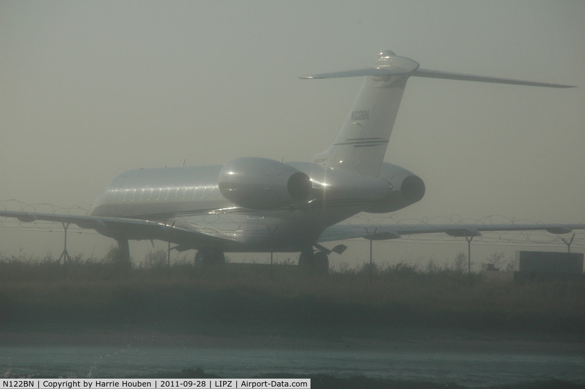 N122BN, 2001 Bombardier BD-700-1A10 Global Express C/N 9103, in the early morning light