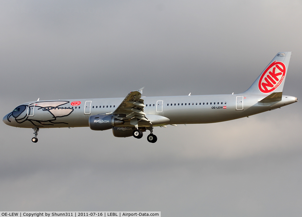 OE-LEW, 2011 Airbus A321-211 C/N 4611, Landing rwy 25R