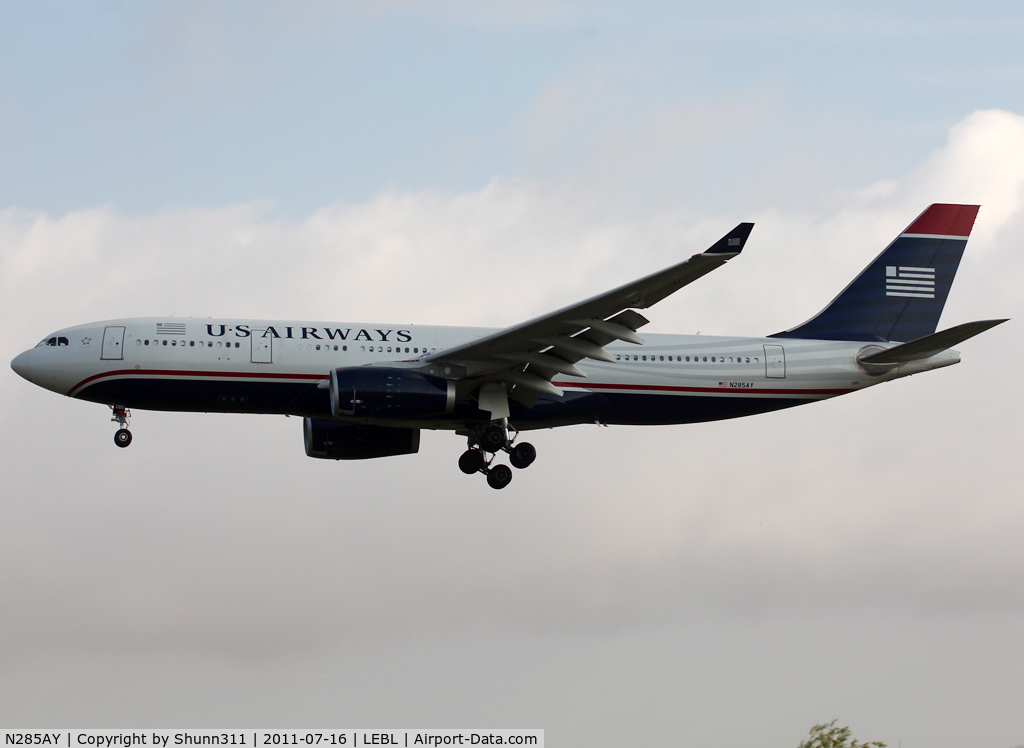 N285AY, 2010 Airbus A330-243 C/N 1100, Landing rwy 25R