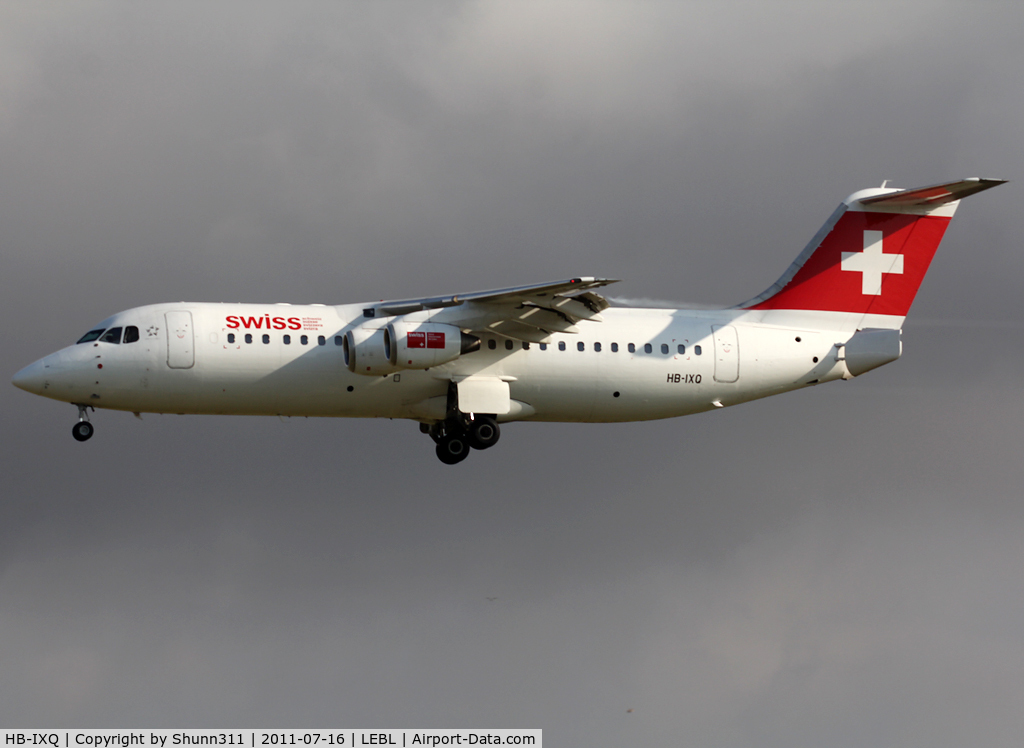 HB-IXQ, 1996 British Aerospace Avro 146-RJ100 C/N E3282, Landing rwy 25R