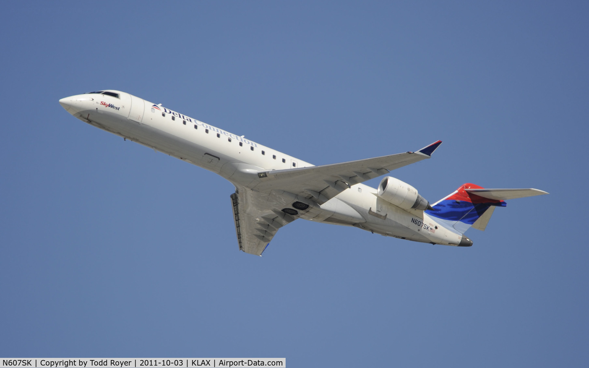 N607SK, 2006 Bombardier CRJ-702 (CL-600-2C10) Regional Jet C/N 10251, Departing LAX