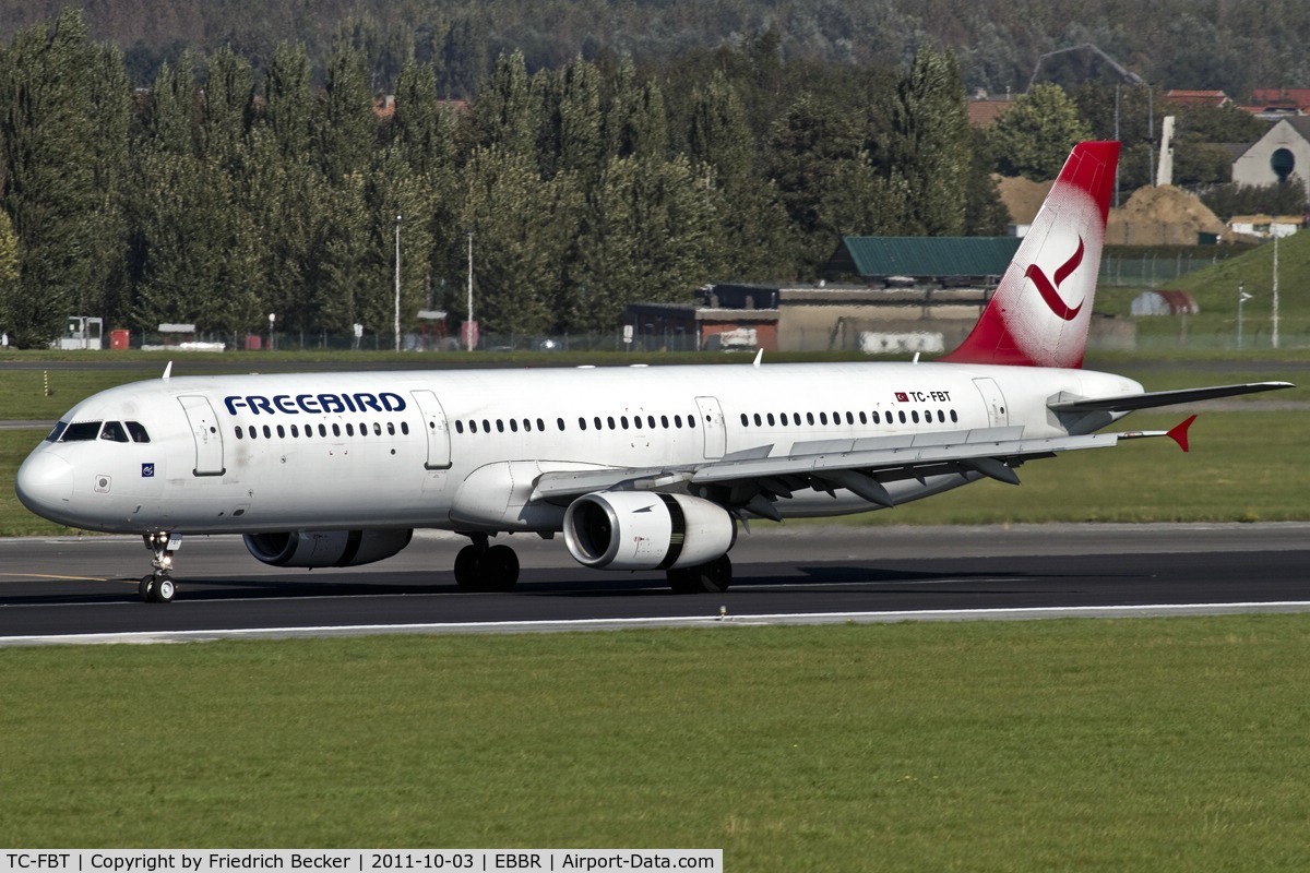 TC-FBT, 1998 Airbus A321-131 C/N 855, decelerating after touchdown