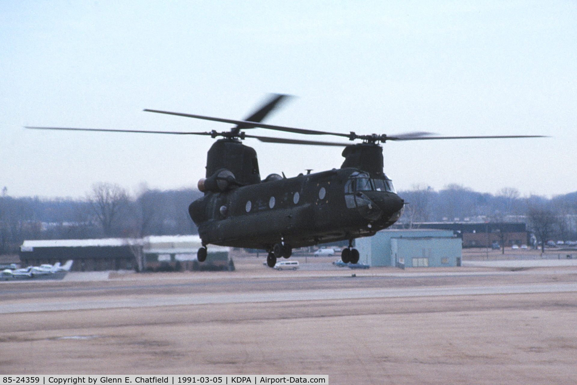85-24359, 1985 Boeing CH-47D Chinook C/N M.3129, Maneuvering by the control tower prior to departure