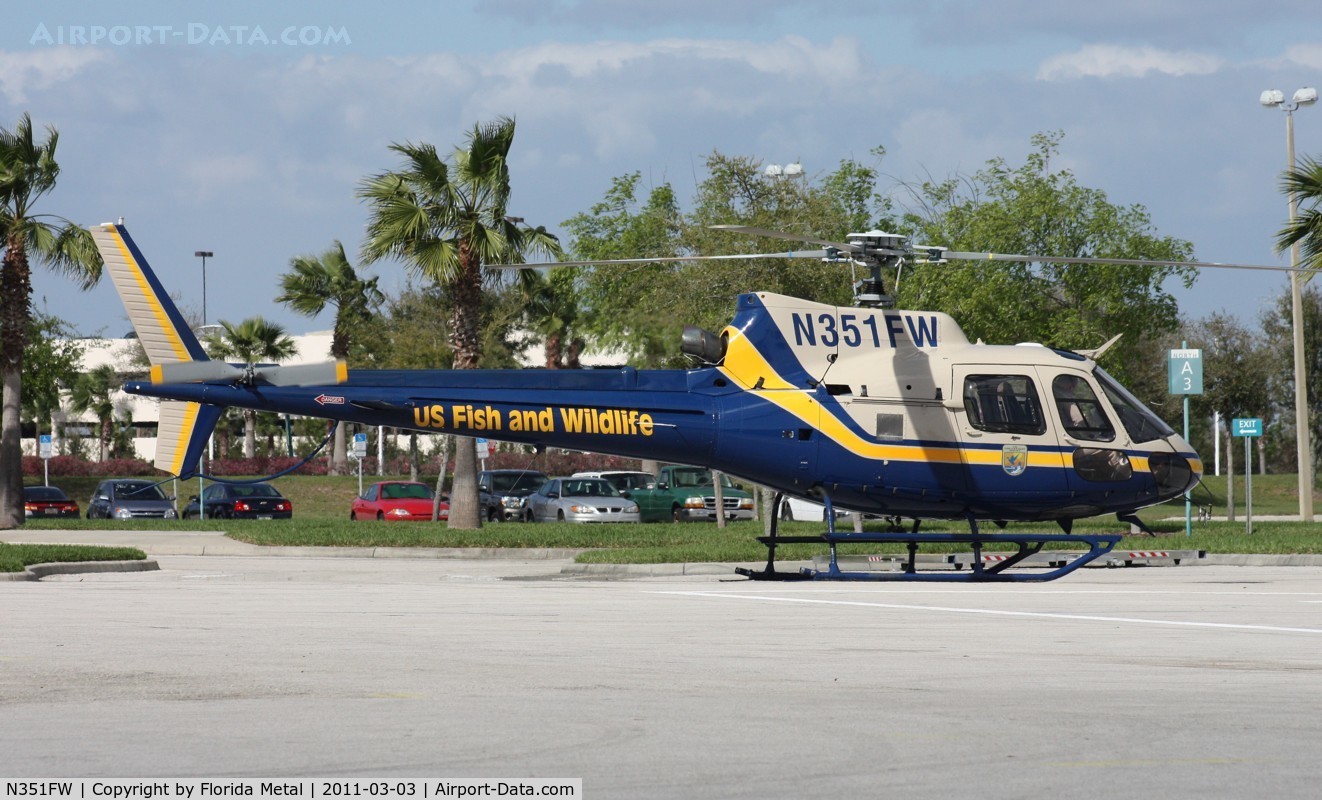 N351FW, Aerospatiale AS-350B-2 Ecureuil C/N 4704, Fish and Wildlife at Heliexpo Orlando
